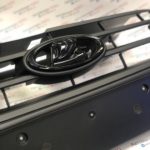 Решетка радиатора норма  Лада Vesta с черной лаковой ладьей